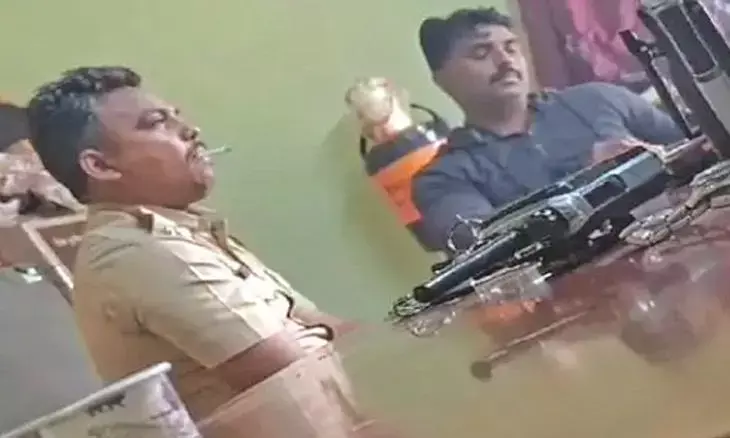 पुलिस चौकी में चल रहा था जुआ - हुई कार्रवाई तो कलमना थाने के 2 कर्मी निलंबित