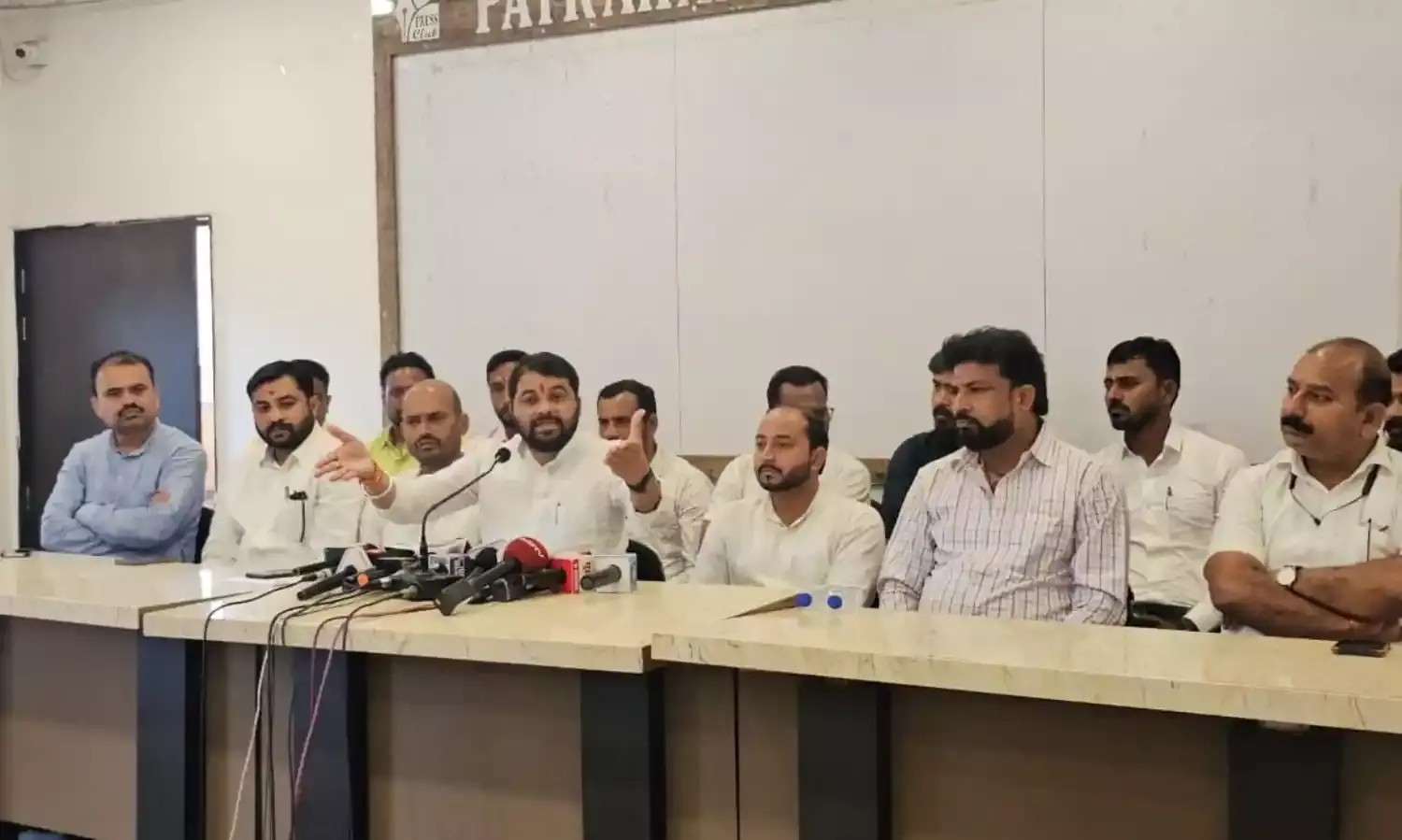 आक्रामक तुपकर ने कहा - सीएम बंगले में घुसकर दिखाएंगे प्रतिकात्मक किसान आत्महत्या