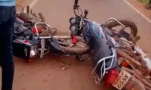 सिवनी के केवलारी थाना अंतर्गत बगलई से उगली मार्ग में तेज रफ्तार में दो बाइक में जोरदार भिड़ंत सिवनी के केवलारी थाना अंतर्गत बगलई से उगली मार्ग में तेज रफ्तार में दो बाइक में जोरदार भिड़ंत