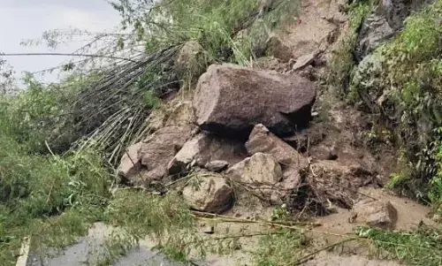 सिक्किम में लैंडस्लाइड से मची तबाही, कैमरे में कैद हुई पूरी घटना!