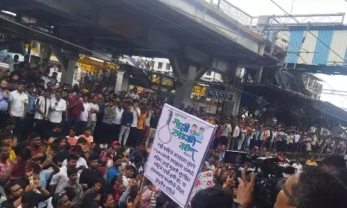 सफाईकर्मी की शर्मनाक हरकत, नर्सरी की छात्राओं से रेप, गुस्साए लोगों ने रोकी ट्रेन