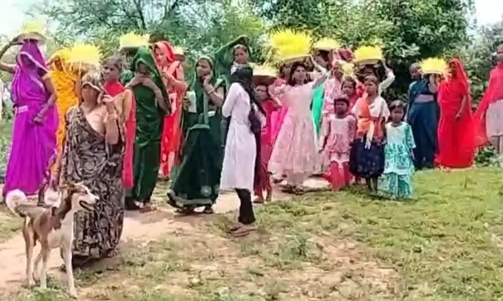 ग्राम खोरा में धूमधाम से मनाया गया कजलियां उत्सव ग्राम खोरा में धूमधाम से मनाया गया कजलियां उत्सव