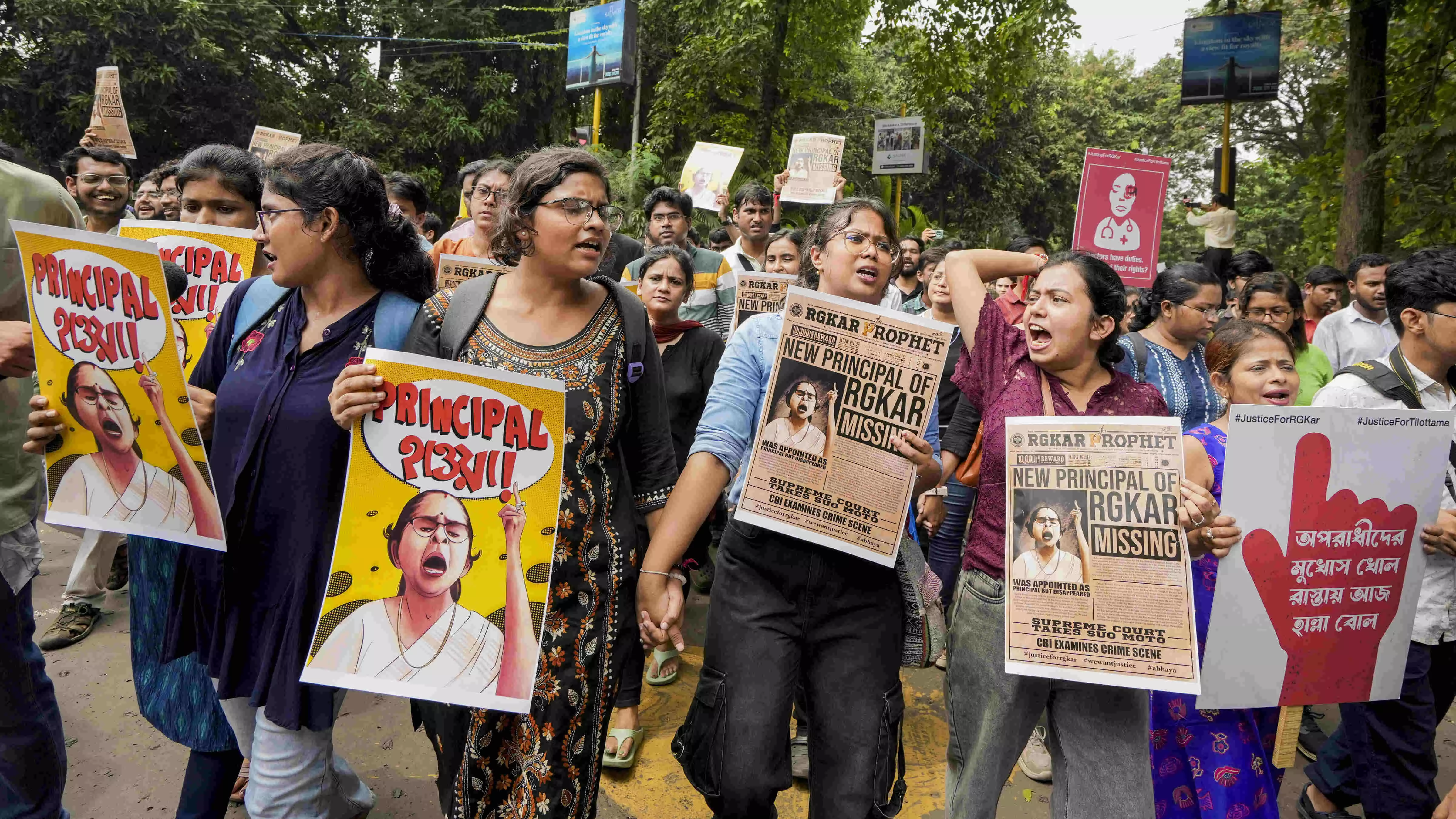 रेजिडेंट डॉक्टरों की हड़ताल से बिगड़ी व्यवस्था, मरीजों को नहीं मिल रहा उपचार रेजिडेंट डॉक्टरों की हड़ताल से बिगड़ी व्यवस्था, मरीजों को नहीं मिल रहा उपचार