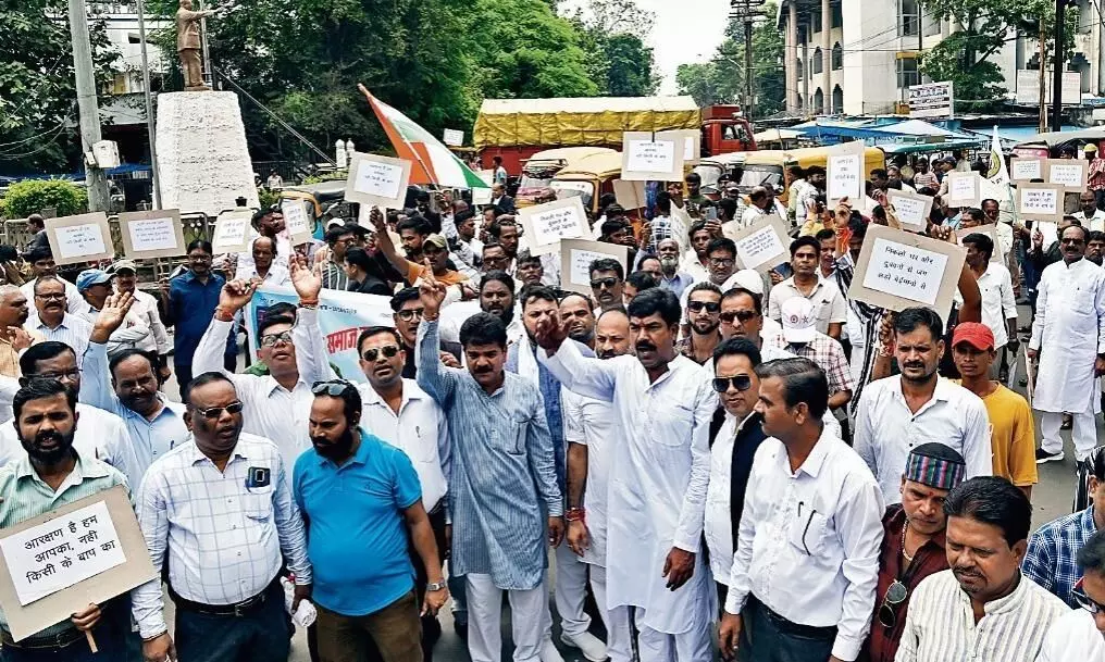 आरक्षण के मुद्दे पर निकाली रैली, किया प्रदर्शन आरक्षण के मुद्दे पर निकाली रैली, किया प्रदर्शन
