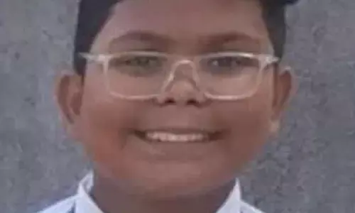 पालने में बैठकर पढ़ाई कर रहा था छात्र , पूरा परिवार था सामने अपने आप लग गई फांसी पालने में बैठकर पढ़ाई कर रहा था छात्र , पूरा परिवार था सामने अपने आप लग गई फांसी