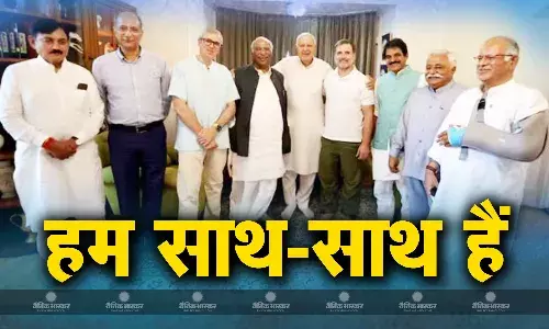 राहुल गांधी के साथ बैठक के बाद फारूक अब्दुल्ला का बड़ा बयान, बोले - कांग्रेस नेशनल कॉन्फ्रेंस एक साथ मिलकर लड़ेंगी चुनाव राहुल गांधी के साथ बैठक के बाद फारूक अब्दुल्ला का बड़ा बयान, बोले - कांग्रेस नेशनल कॉन्फ्रेंस एक साथ मिलकर लड़ेंगी चुनाव