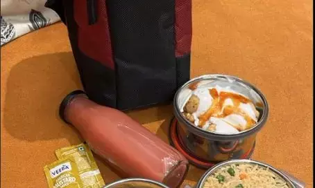 बॉयफ्रेंड की मां ने भेजा खाना, भावुक हुई लड़की, सोशल मीडिया पर वायरल हुआ पोस्ट बॉयफ्रेंड की मां ने भेजा खाना, भावुक हुई लड़की, सोशल मीडिया पर वायरल हुआ पोस्ट