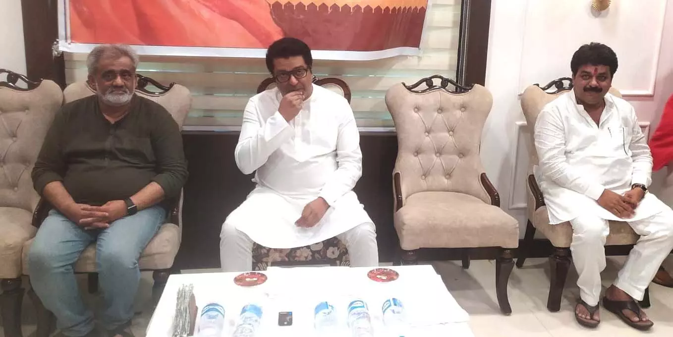 15 साल बाद राज ठाकरे गड़चिरोली पहुंचे आधा घंटा कार्यकर्ताओं से बात कर चलते बने 15 साल बाद राज ठाकरे गड़चिरोली पहुंचे आधा घंटा कार्यकर्ताओं से बात कर चलते बने