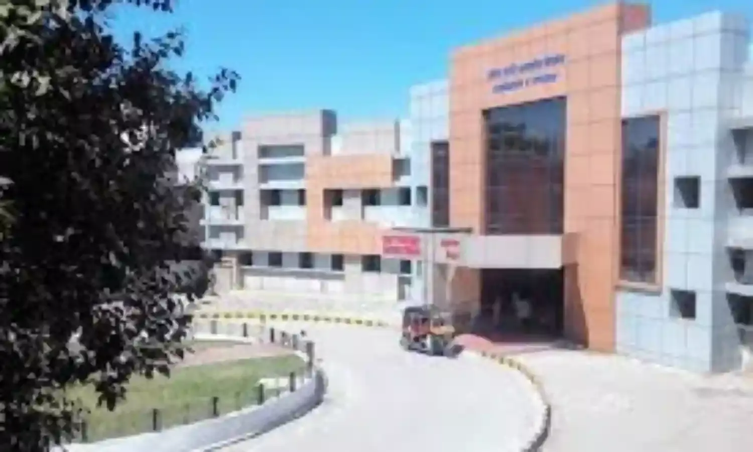 अस्पतालों में अपने-अपने काम पर लौटे डॉक्टर्स, फिर भी मरीजों की संख्या रही कम