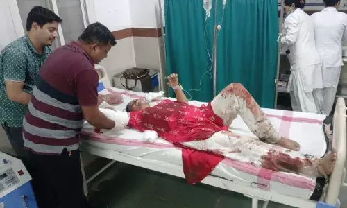 भोपाल से हैदराबाद जा रही बस पलटी, तीन मौत, 42 घायल
