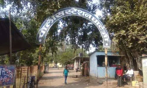 जुआ अड्डे पर पुलिस ने छापा मारकर 3.61 लाख रुपए का माल किया जब्त जुआ अड्डे पर पुलिस ने छापा मारकर 3.61 लाख रुपए का माल किया जब्त