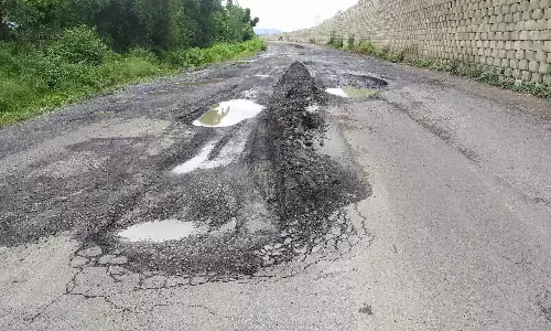 9 वर्ष से अधूरे एनएच-43 बायपास सर्विस रोड निर्माण में गुणवत्ता ताक पर