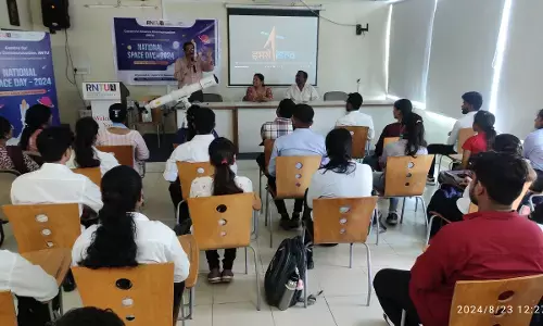 राष्ट्रीय अंतरिक्ष दिवस 2024 पर रबीन्द्रनाथ टैगोर विश्वविद्यालय के विज्ञान संचार केंद्र द्वारा छात्रों को किया गया जागरुक राष्ट्रीय अंतरिक्ष दिवस 2024 पर रबीन्द्रनाथ टैगोर विश्वविद्यालय के विज्ञान संचार केंद्र द्वारा छात्रों को किया गया जागरुक