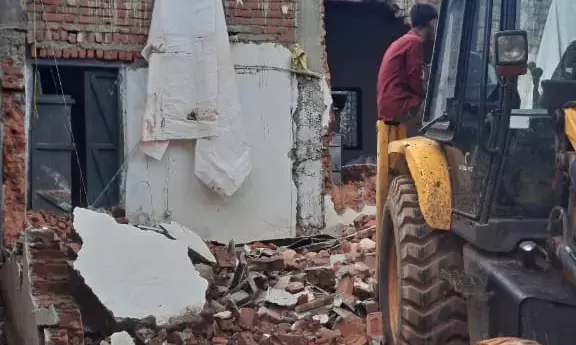 चांद में चला बुलडोजर... दुष्कर्म के आरोपी का मकान किया जमींदोज