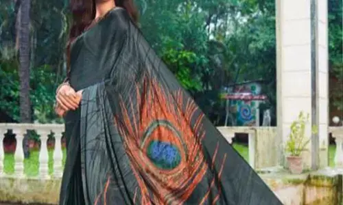 इस जन्माष्टमी दिखना चाहते हैं खूबसूरत तो पहनें मोर पंख डिजाइन आउटफिट्स, इन ऑप्शन्स में से चुनें अपना बेस्ट लुक