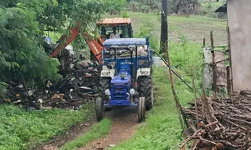 सरकारी जमीन से हटाए गए कब्जे, कार्रवाई को लेकर किया विरोध सरकारी जमीन से हटाए गए कब्जे, कार्रवाई को लेकर किया विरोध