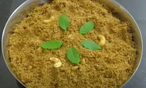 जन्माष्टमी पर बनाएं धनिया की पंजीरी का भोग, कान्हा हो जाएंगे प्रसन्न जन्माष्टमी पर बनाएं धनिया की पंजीरी का भोग, कान्हा हो जाएंगे प्रसन्न