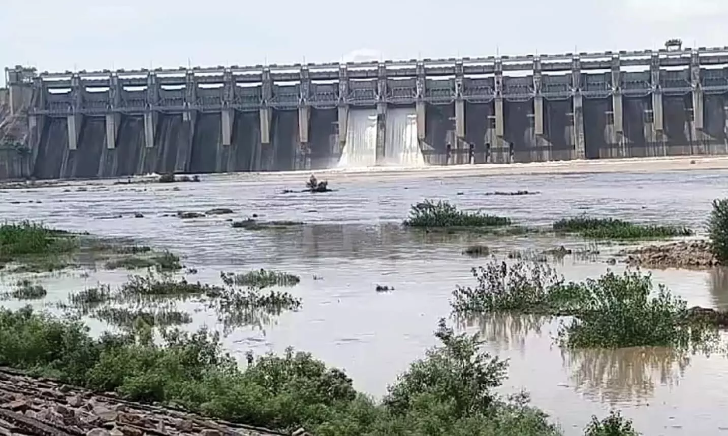 प्रति सेंकेंड छोड़ा जा रहा 910 घनमीटर पानी प्रति सेंकेंड छोड़ा जा रहा 910 घनमीटर पानी