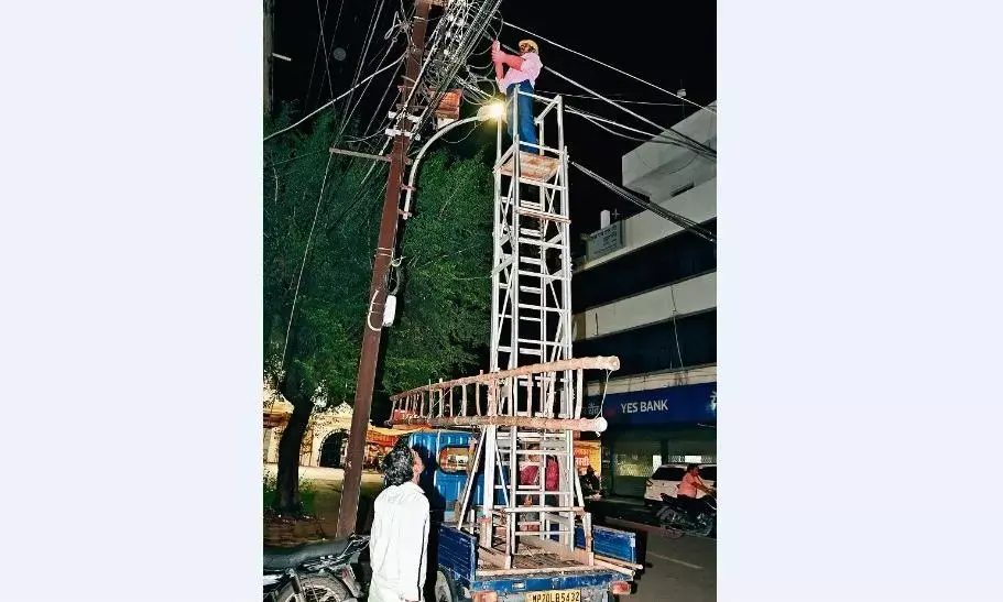 बिल जमा करने के बाद भी कट गए कनेक्शन