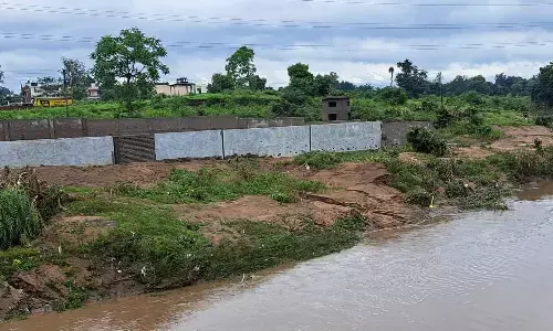 नदी ने बारिश में जहां तक हद बताई, वहां तक हटे अतिक्रमण