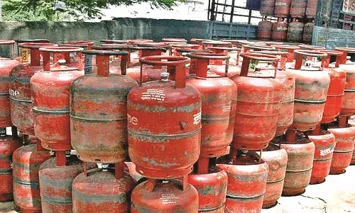 मुख्यमंत्री अन्नपूर्णा योजना के पात्र लाभार्थियों को मिलेंगे 3 गैस सिलेंडर