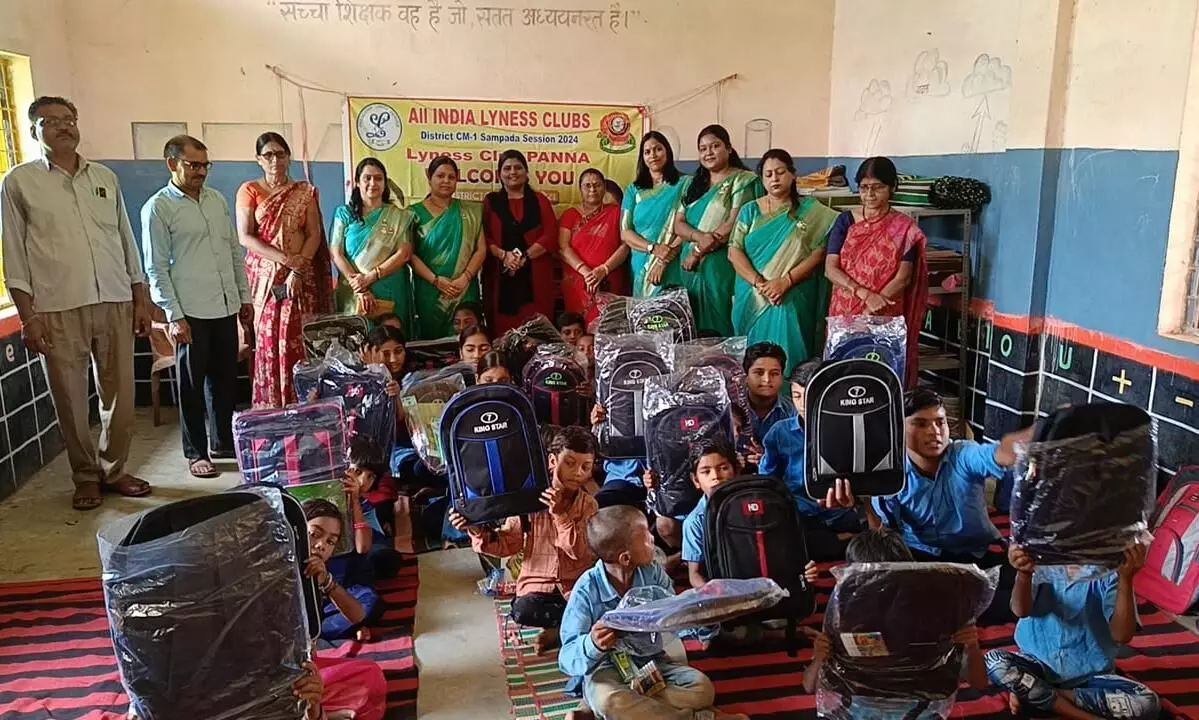 लीनेस क्लब ने स्कूली बच्चों को वितरित की पठन-पाठन सामग्री लीनेस क्लब ने स्कूली बच्चों को वितरित की पठन-पाठन सामग्री
