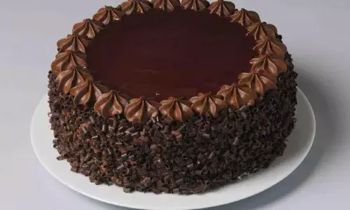 होम मेड चॉकलेट केक से कराएं टीचर्स का मुंह मीठा, टेस्ट ऐसा कि बेकरी से केक लाना भूल ही जाएंगे