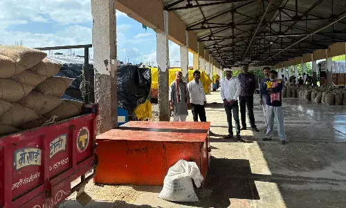 ज्वारी खरीदी पर अब गोदाम का ग्रहण, उत्पादक किसान परेशान, भंडारण क्षमता खत्म ज्वारी खरीदी पर अब गोदाम का ग्रहण, उत्पादक किसान परेशान, भंडारण क्षमता खत्म
