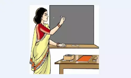 अतिशेष के खिलाफ आपत्ति लगाने वाले शिक्षकों का लगा रहा ताँता