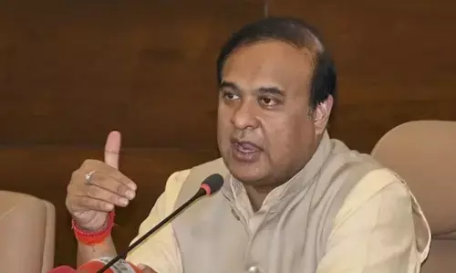 आपकी हिम्मत कैसे हुई असम को धमकाने की? ममता बनर्जी के बयान पर भड़के हिमंता बिस्वा सरमा आपकी हिम्मत कैसे हुई असम को धमकाने की? ममता बनर्जी के बयान पर भड़के हिमंता बिस्वा सरमा