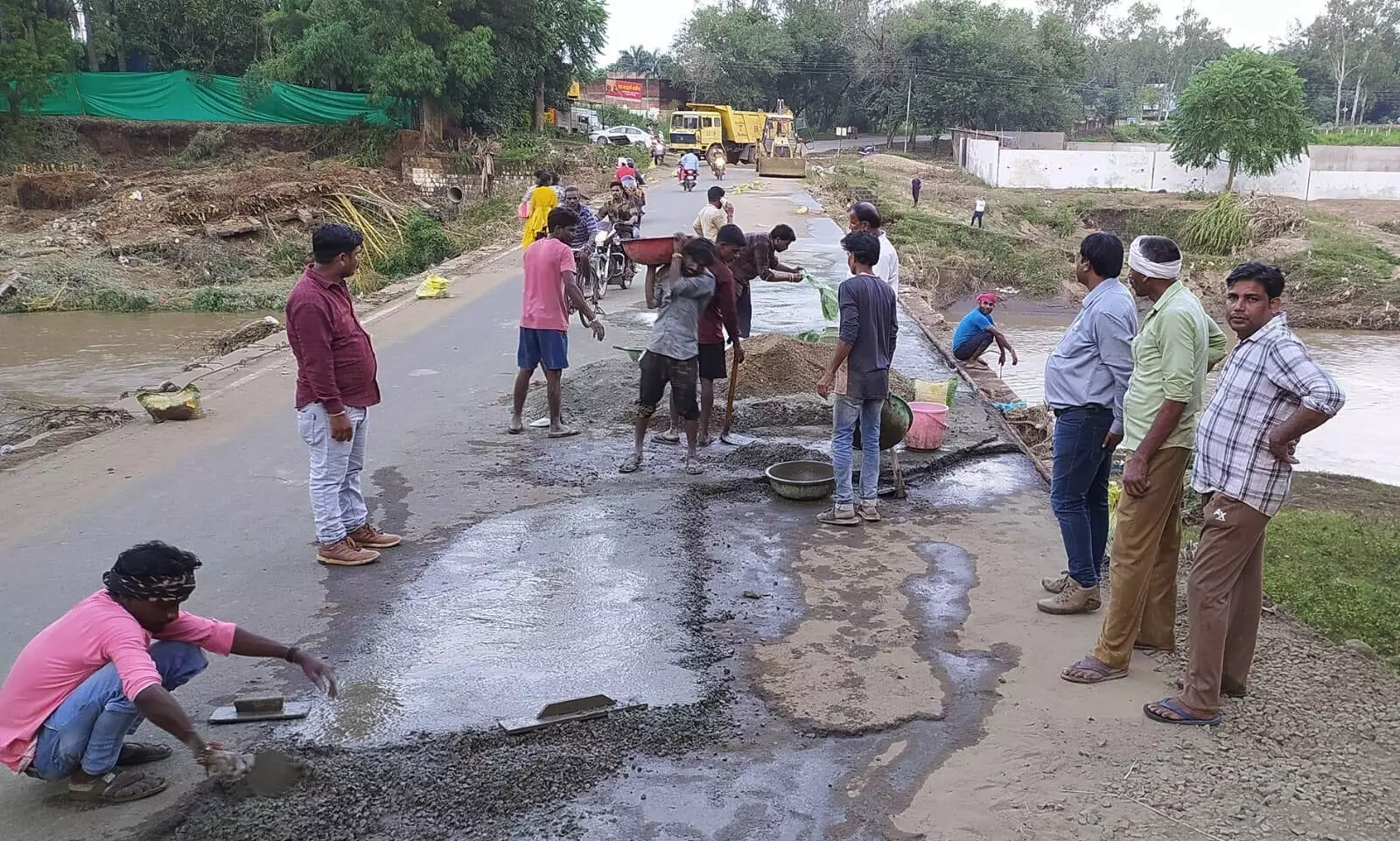 मुडऩा पुल की मरम्मत का कार्य बुधवार से शुरु कराया गया मुडऩा पुल की मरम्मत का कार्य बुधवार से शुरु कराया गया