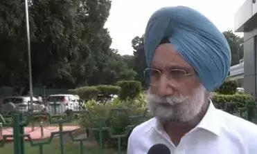 हिमाचल प्रदेश के मुख्यमंत्री सुखविंदर सिंह सुक्खू के बयान पर कांग्रेस सांसद सुखजिंदर सिंह रंधावा ने कहा आपदा में मंत्रियों को मदद करनी चाहिए