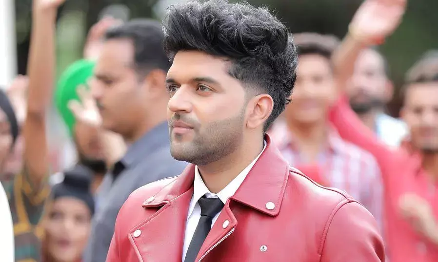 चंद रुपयों के लिए शादी और पार्टियों में गाने वाले गुरु रंधावा, आज गाना गाने के लेते हैं लाखों रुपये