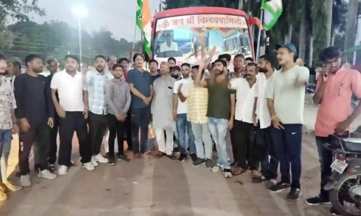 युवा क्रांति रैली में शामिल होने रवाना हुए पन्ना से युवक कांग्रेस कार्यकर्ता
