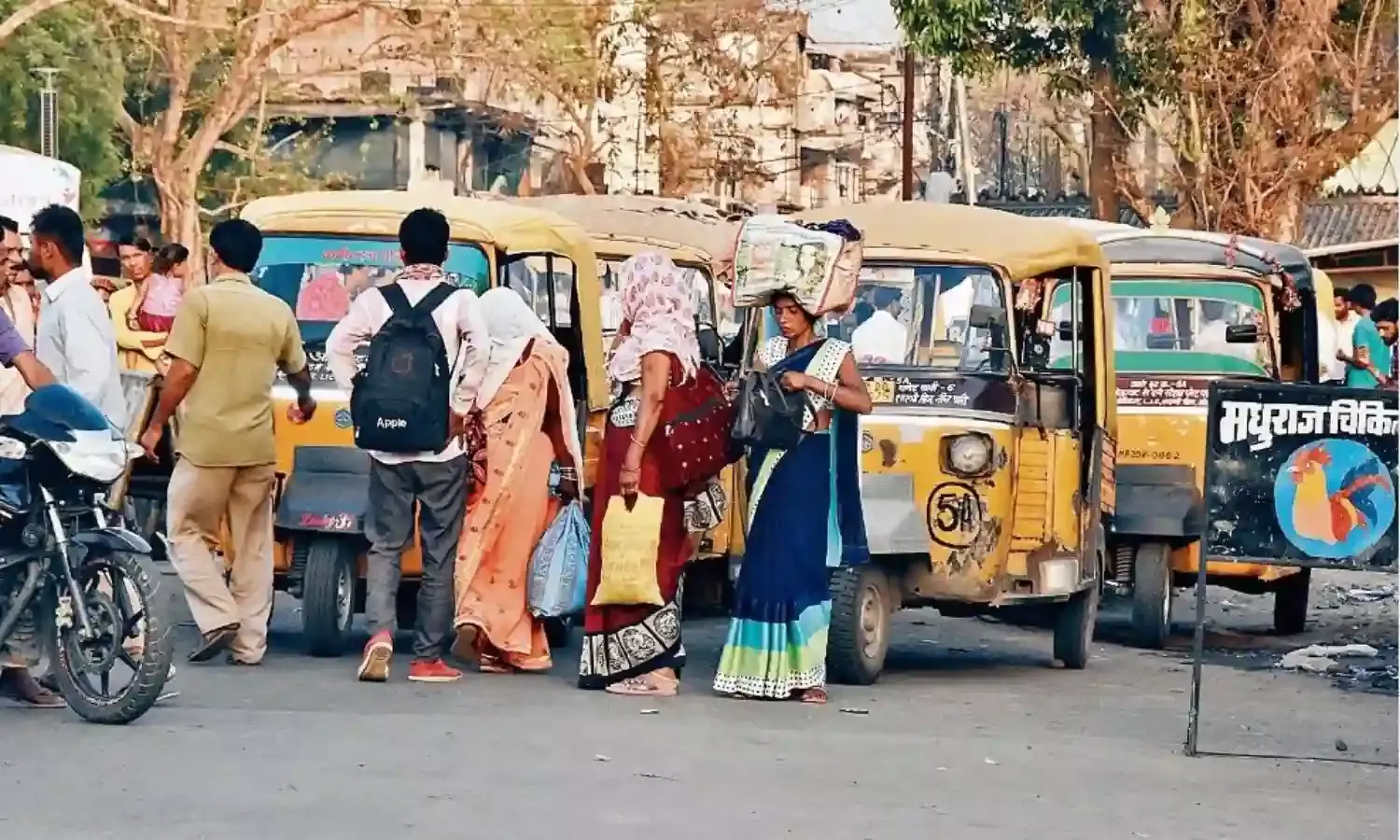 जिन 3 हजार ऑटो का रजिस्ट्रेशन रद्द किया गया, वे अभी भी बेखौफ दौड़ रहे हैं सड़कों पर