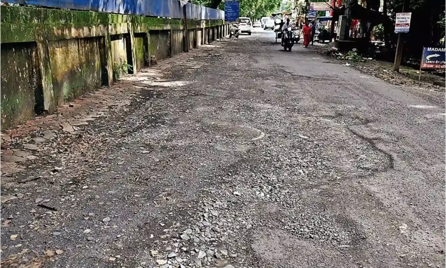 पाॅश एरिया सिविल लाइंस में ही हाल-बेहाल, सड़क पर वाहन चलाना हुआ मुश्किल