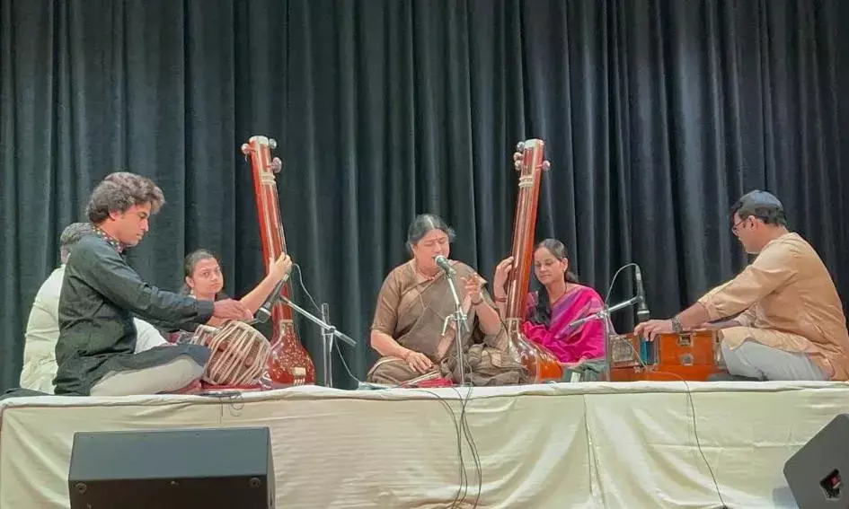 पहले दिन कलापिनी कोमकली ने दी शास्त्रीय गायन की प्रस्तुति