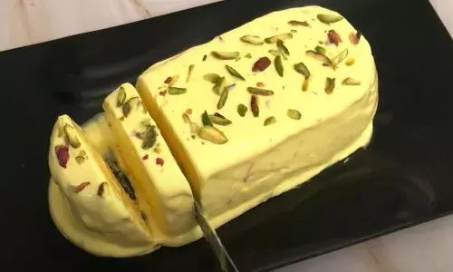 सिर्फ 1 कप दूध से बनाएं पूरे परिवार के लिए क्रीमी कस्टर्ड आइसक्रीम, 1 मिनट में हो जाएगी चट्ट सिर्फ 1 कप दूध से बनाएं पूरे परिवार के लिए क्रीमी कस्टर्ड आइसक्रीम, 1 मिनट में हो जाएगी चट्ट