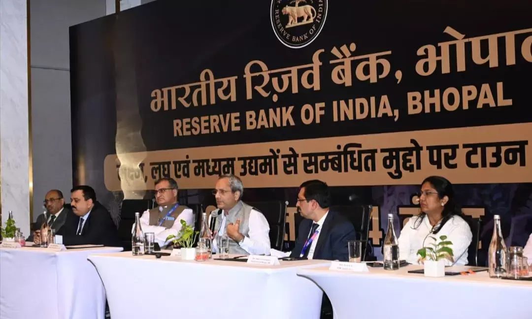 सूक्ष्म, लघु और मध्यम उद्यम क्षेत्र के व्यवसायियों की समस्याओं के निराकरण और प्रगति के लिए मीटिंग