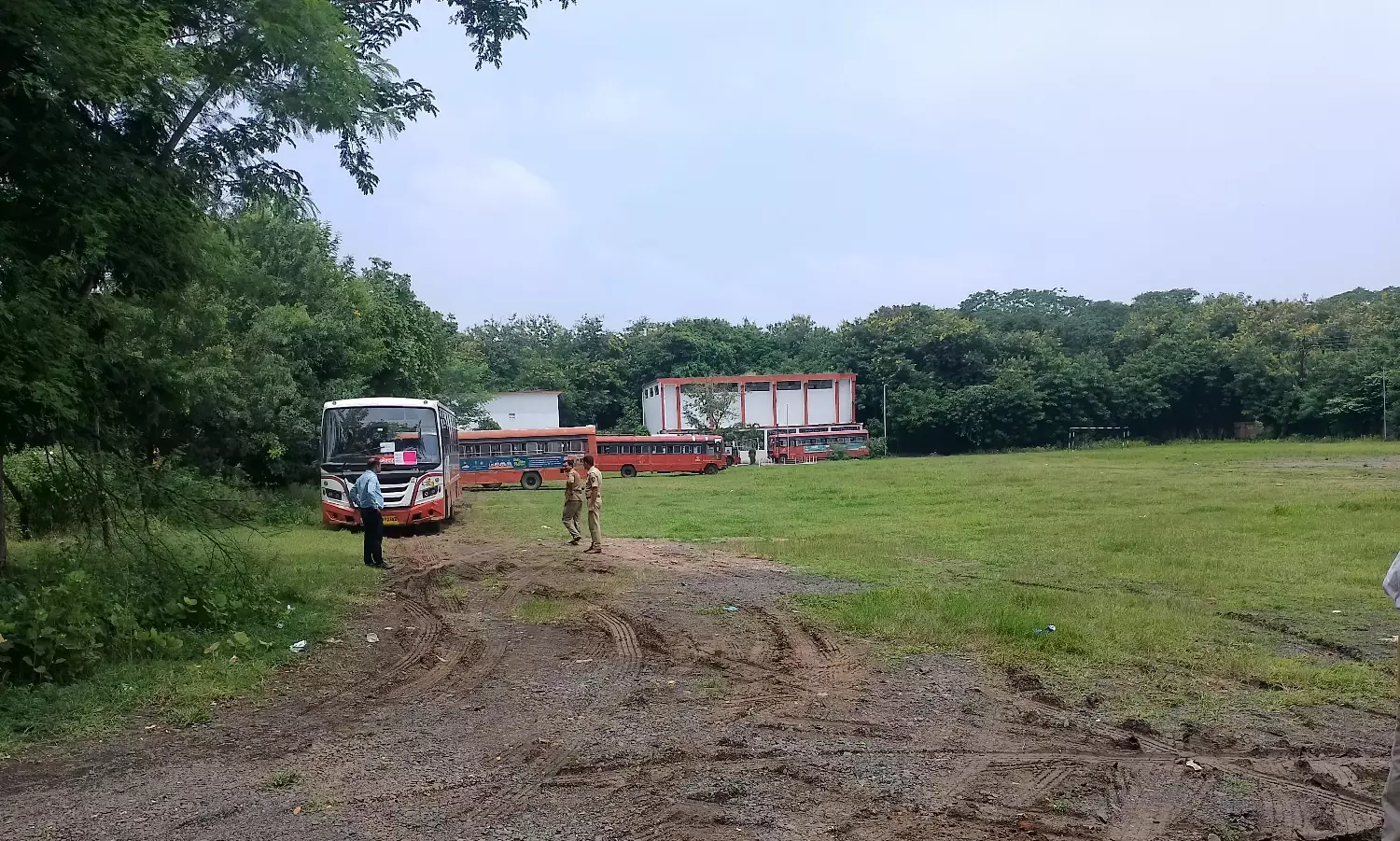 लाडली बहनों की सेवा में लगी 610 एसटी बसें, विभाग की 260 और बाहर से बुलाई गईं थीं 350