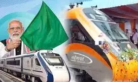 पीएम ने तीन वंदे भारत ट्रेनों को दिखाई हरी झंडी, देश में चल रही 102 ट्रेनें पीएम ने तीन वंदे भारत ट्रेनों को दिखाई हरी झंडी, देश में चल रही 102 ट्रेनें