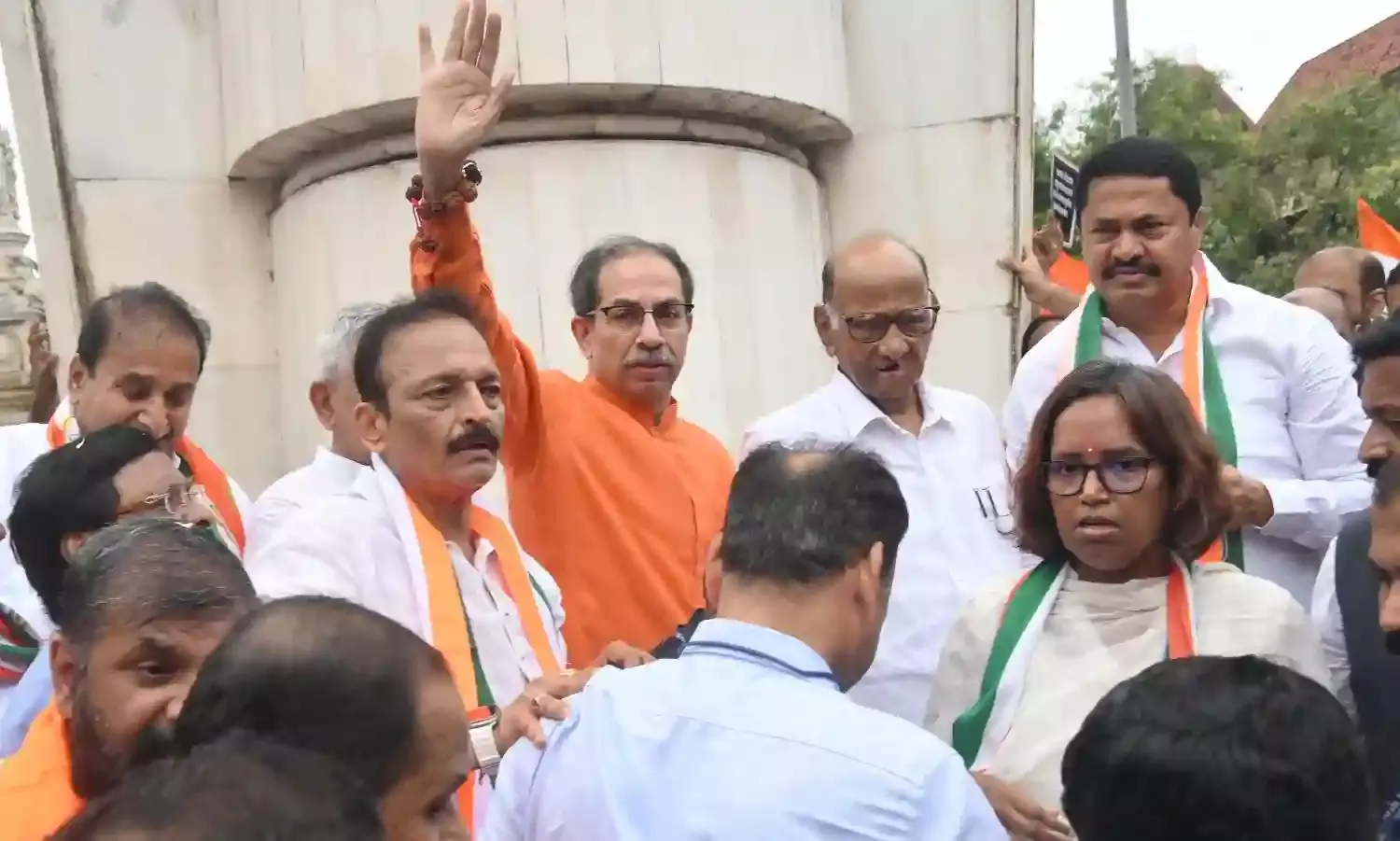 महाआघाडी ने दिखाई अपनी ताकत, ठाकरे की ललकार - देश के गद्दारो गेट आउट