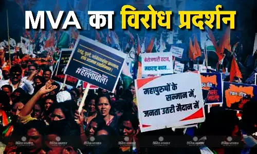 छत्रपति शिवाजी की मूर्ति गिरने पर MVA का विरोध प्रदर्शन, उद्धव-शरद पहुंचे गेटवे ऑफ इंडिया