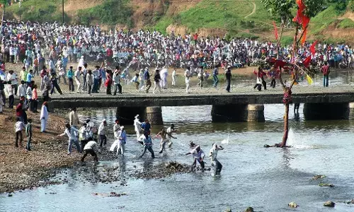 गोटमार मेला- निभाई जाएगी खूनी परंपरा: होगी पत्थरबाजी, बहेगा खून