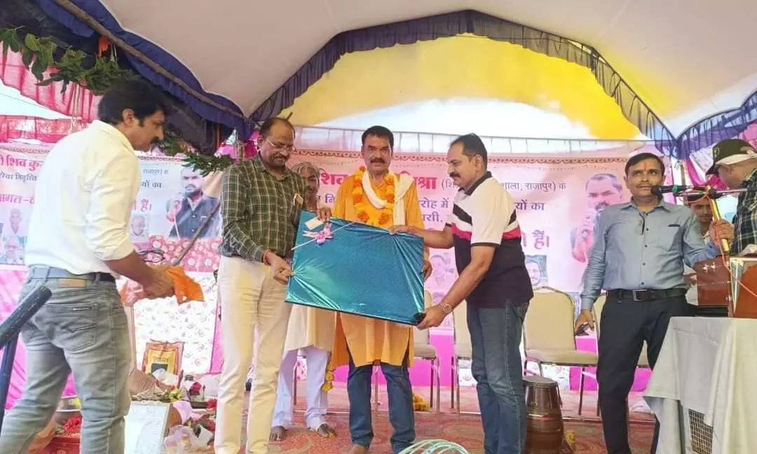 शिक्षक शिवकुमार मिश्रा हुए सेवानिवृत्त दी गई विदाई, रामधुन बैठकी के साथ हुआ भण्डारा शिक्षक शिवकुमार मिश्रा हुए सेवानिवृत्त दी गई विदाई, रामधुन बैठकी के साथ हुआ भण्डारा