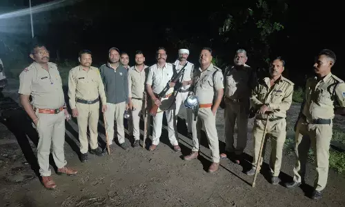 एक रात में ८९ वारंटी धराएं, २०० बदमाशों से की पूछताछ, १३ अवैध शराब कारोबारियों की धरपकड़ एक रात में ८९ वारंटी धराएं, २०० बदमाशों से की पूछताछ, १३ अवैध शराब कारोबारियों की धरपकड़