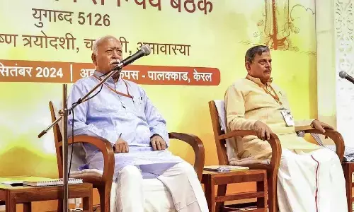 संघ ने कहा - सिर्फ सामाजिक भलाई के लिए हो इस्तेमाल, न बनाएं चुनावों का पॉलिटिकल टूल, कांग्रेस ने साधा निशाना