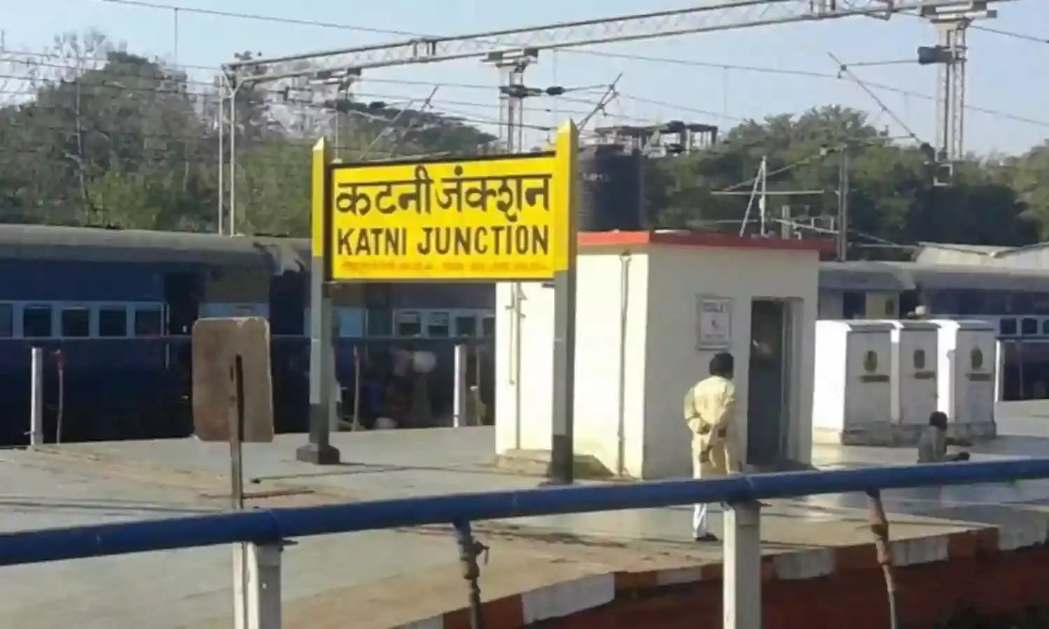 चलती ट्रेन से गिरी महिला दूसरे ट्रैक पर आ रही गाड़ी से टकराई, दर्दनाक मौत