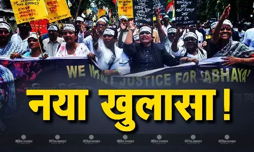 नाइट ड्यूटी में तैनात डॉक्टर का बड़ा खुलासा, क्राइम सीन से छेड़छाड़ का किया दावा नाइट ड्यूटी में तैनात डॉक्टर का बड़ा खुलासा, क्राइम सीन से छेड़छाड़ का किया दावा