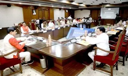 कैबिनेट बैठक के पहले मुख्यमंत्री डॉ. यादव ने किया संबोधित, लोकमाता अहिल्या देवी के सम्मान में महेश्वर में होगी मंत्रि-परिषद की बैठक कैबिनेट बैठक के पहले मुख्यमंत्री डॉ. यादव ने किया संबोधित, लोकमाता अहिल्या देवी के सम्मान में महेश्वर में होगी मंत्रि-परिषद की बैठक